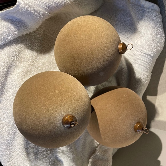 Christmas ornaments - Picture 1 of 3